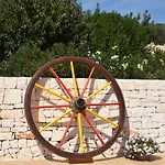 Quei Trulli Divini לינה וארוחת בוקר מרטינה פרנקה