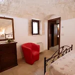 Quei Trulli Divini לינה וארוחת בוקר 3*