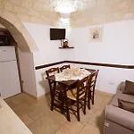 Quei Trulli Divini לינה וארוחת בוקר 3*