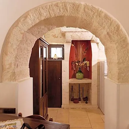 Quei Trulli Divini Bed and Breakfast 4*