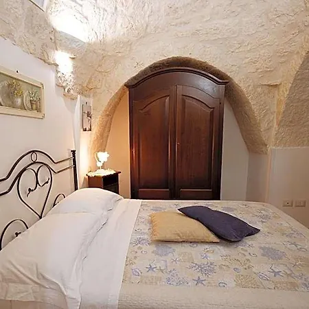 Quei Trulli Divini Bed and Breakfast 4*